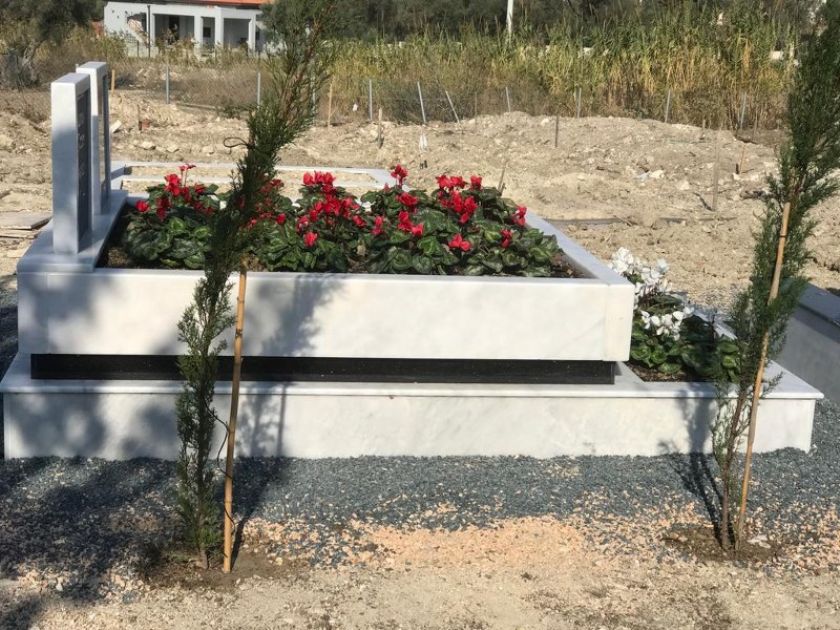 Bornova Mezar Peyzaj Hizmetleri Çiçeklendirme Bakım Temizlik