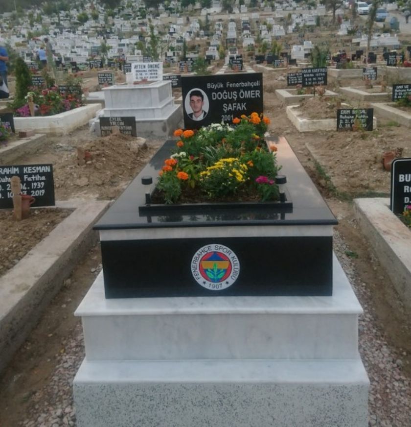 Güzelbahçe Mezar Çiçeklendirme İzmir Mezar Bakımı