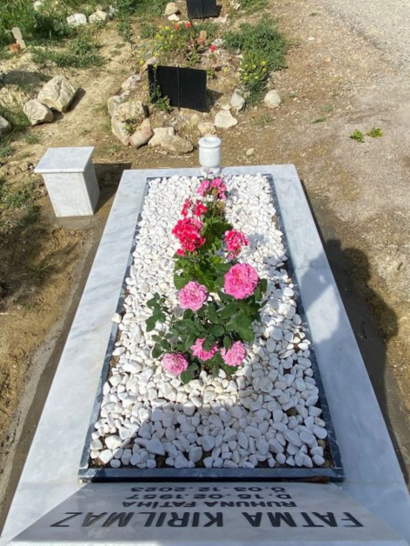 Karşıyaka Mezar Çiçeklendirme İzmir Mezar Bakımı