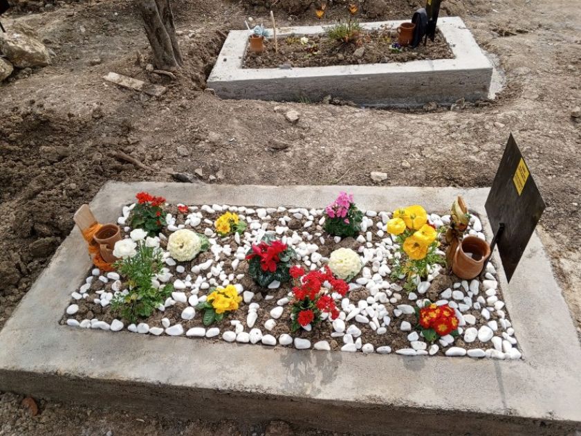 Urla Mezar Peyzaj Hizmetleri Çiçeklendirme Bakım Temizlik