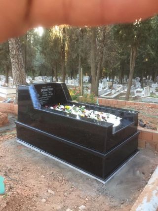 Dikili Mezar Peyzaj Hizmetleri Çiçeklendirme Bakım Temizlik