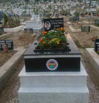 Güzelbahçe Mezar Çiçeklendirme İzmir Mezar Bakımı
