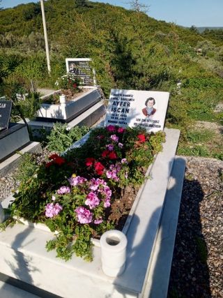 Kınık Mezar Çiçeklendirme İzmir Mezar Bakımı