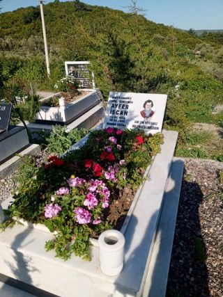Kiraz Mezar Çiçeklendirme İzmir Mezar Bakımı