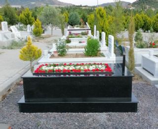 Kuşadası Mezar Peyzaj Hizmetleri Çiçeklendirme Bakım Temizlik