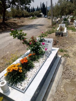 Tire Mezar Bakımı Temizleme İzmir Mezar Bakımı